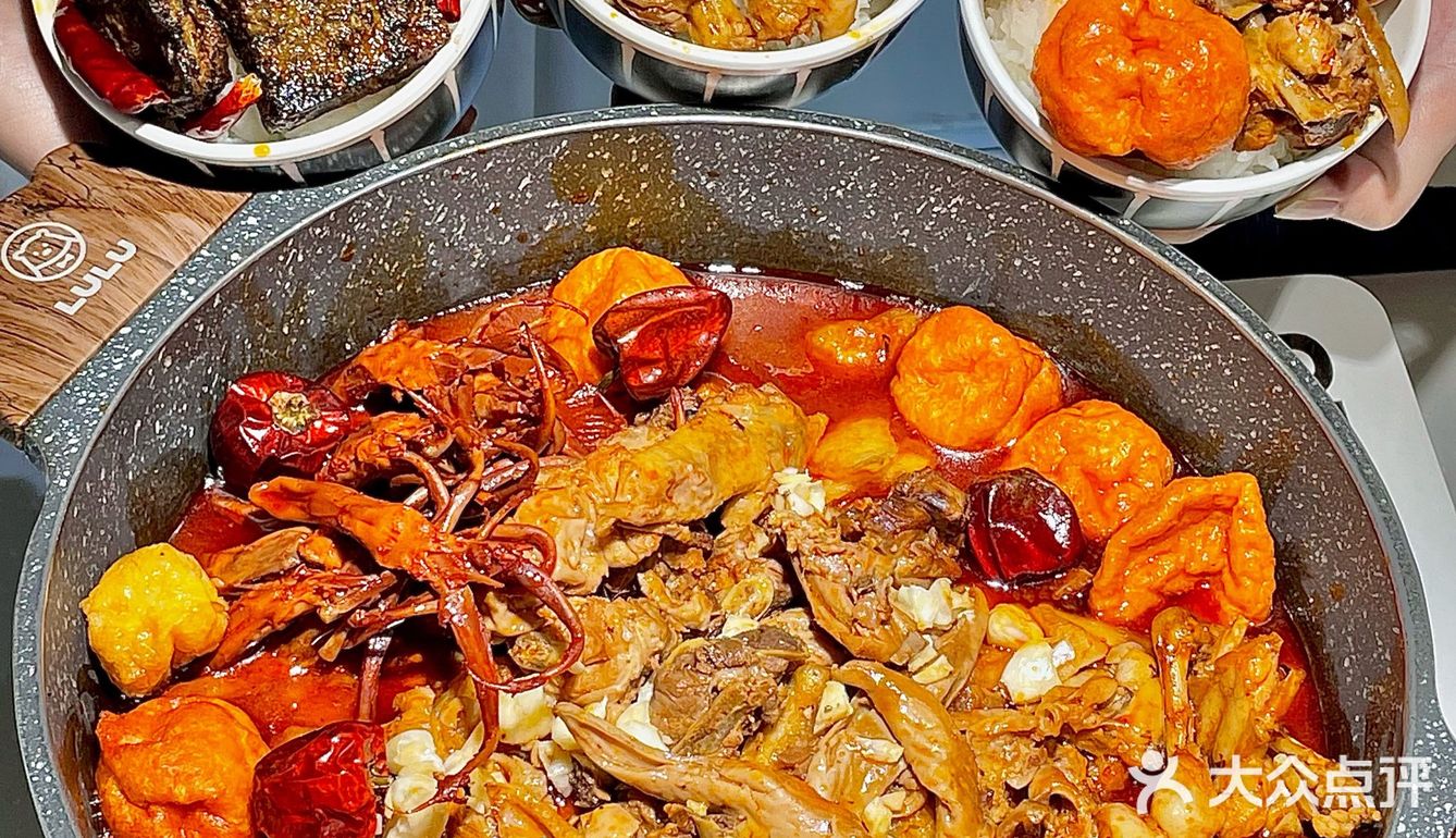 臭豆腐牛腩+肥肠牛蛙鸡煲，什么神仙搭配⁉️