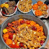 臭豆腐牛腩+肥肠牛蛙鸡煲，什么神仙搭配⁉️