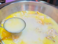 -鲜入围煮花胶鸡海鲜火锅