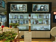 -MiRi眼镜连锁·蔡司·尼康控优点合作店(莘庄店)
