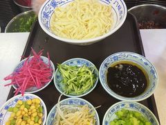 老北京炸酱面-门框胡同百年卤煮(新街口店)