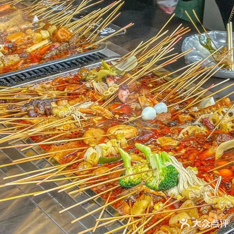 我宣布是最好吃的一家麻辣烫#街边 门朝北串串麻辣烫