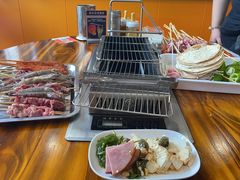 -哈尔滨小酒馆·鲜肉现穿自助烧烤(康新花园店)