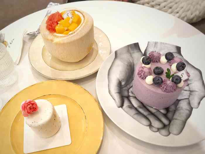 fivecake五克拉甜品-"小裙子到了,想找个网红下午茶店拍照,in.