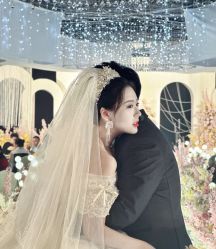 -愫·婚纱礼服馆(河东店)