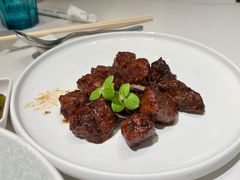 红酒泡牛仔粒-荟廷·晶萃(陆家嘴尚悦湾店)
