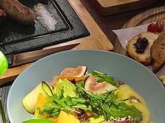 -卡普里披萨·牛扒·下午茶