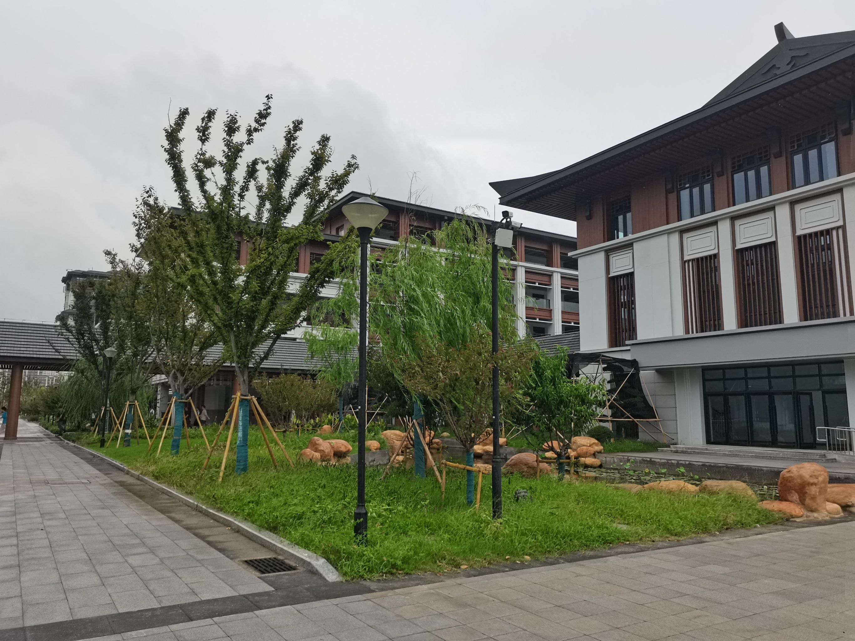 座城#最美校园#教育是学生梦想启航的地方
湖浔大道旁新启用的学校