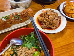 -爆炸头阿姨小四川正宗川味小吃(无任何分店)