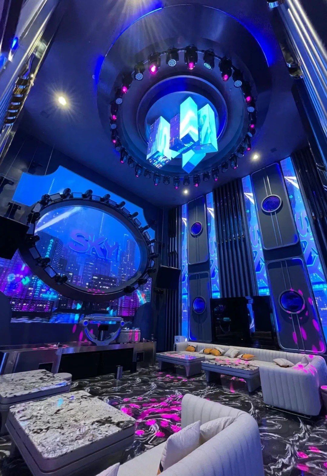 0元玩转这座城号称深圳天花板级别ktv:天空之城
地址:华侨城大厦