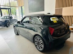 -上海宝信宝马4S店