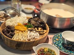 -尚尚仙·酸汤猪手·猪肚鸡火锅(华联万柳购物中心店)