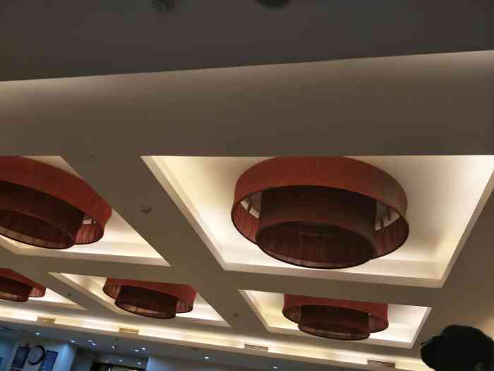 近春园餐厅-"就在清华医院旁边,鱼头泡饼是特色菜,其他.