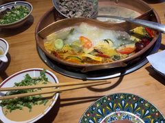 -洱火云南酸菜牛肉火锅(石景山当代商城店)