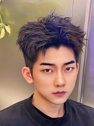 -FRIDAY星期五专业美发沙龙