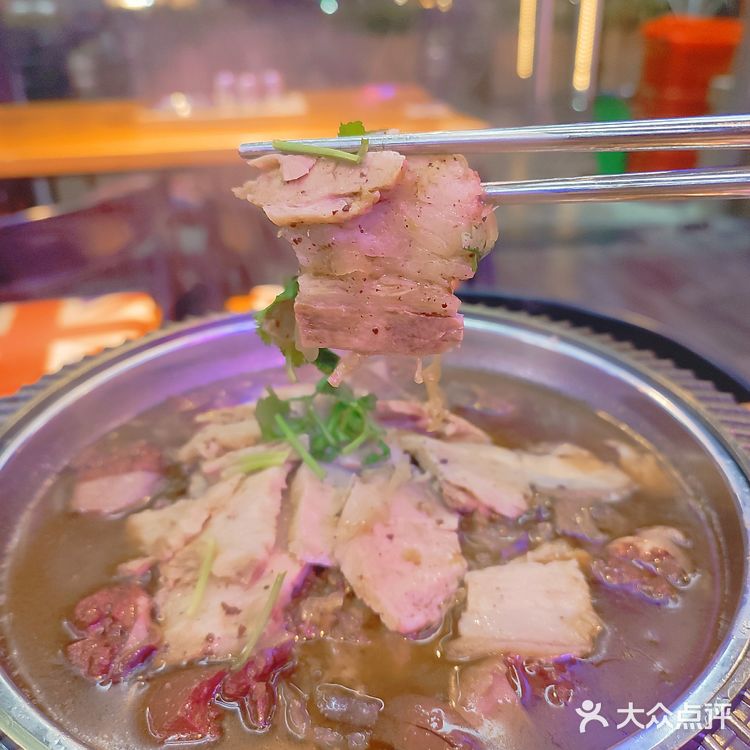 可以唱歌的东北特色杀猪菜撸串夜宵店