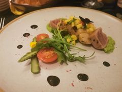 嫩煎澳带金枪鱼配田园沙拉-上海苏宁宝丽嘉酒店·Cafe Bellagio西餐厅