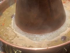 -果松木炭酸菜铜火锅·外婆参鸡汤