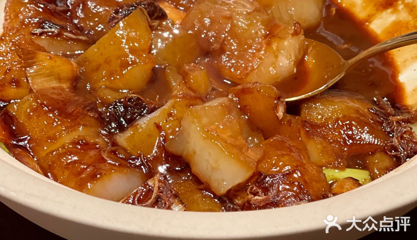 拾久越开越多了。在新京熹楼新京熹品鉴中心包间环境和服务还可以