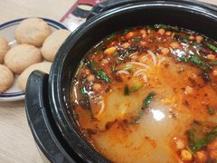 -花馬肆.云南过桥米线(汉神购物广场现场熬汤店)