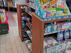 零售区-全家便利店(天目山路三店)