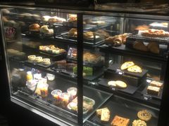 面包甜点陈列柜-星巴克臻选(北京前门大街店)