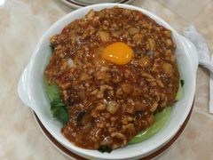 窝蛋牛肉饭-喜莲咖啡