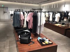 -URBAN REVIVO(高德置地广场·春广场店)