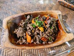 基诺茶叶炒牛肉-基诺山寨.版纳民族特色菜