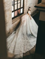 点击看大图 -Renee芮亦婚纱