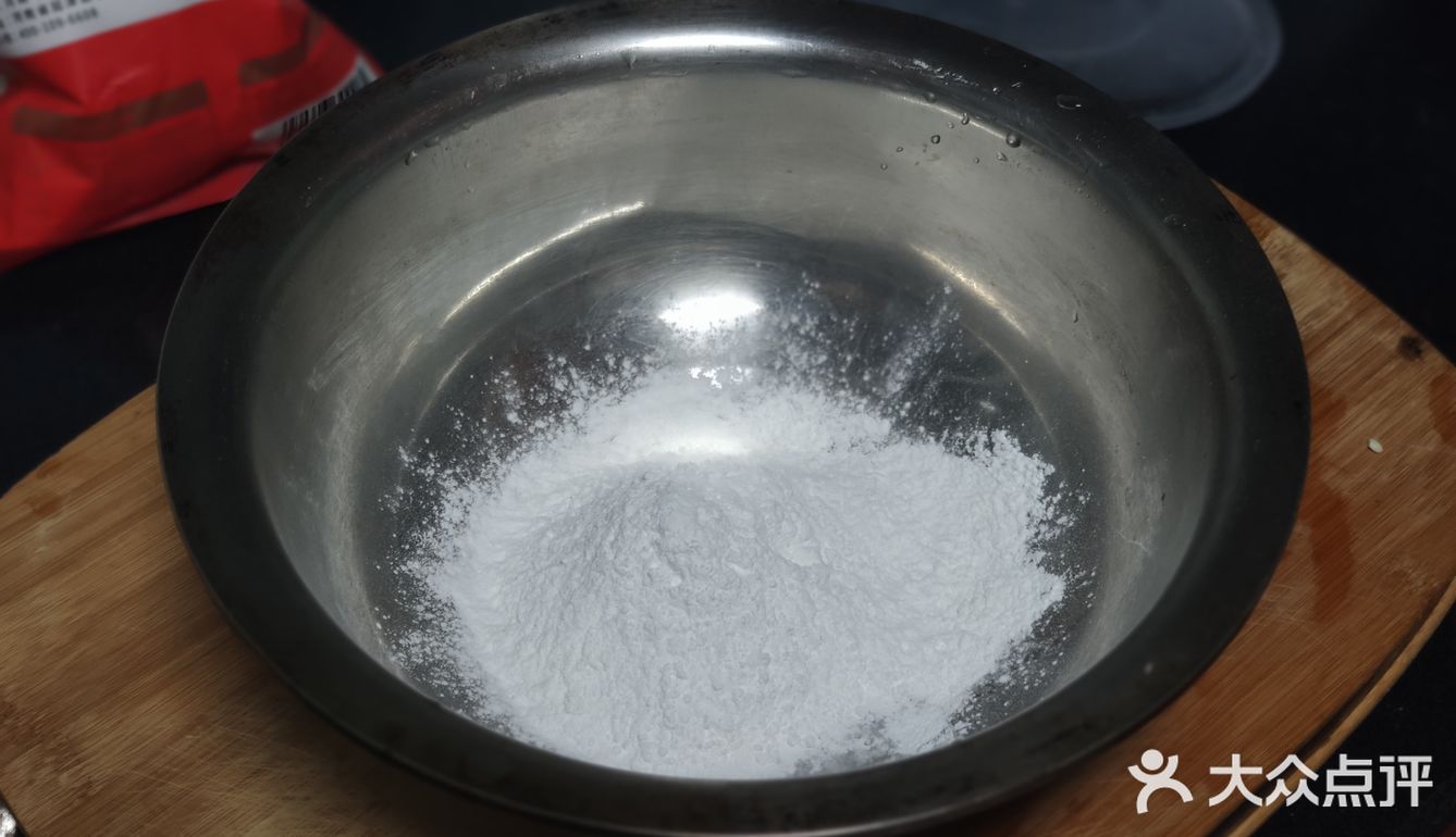 利用家里的糯米粉来做一个简单的小丸子吧！