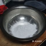 利用家里的糯米粉来做一个简单的小丸子吧！