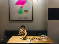 大堂-HELLO 27 意面·沙拉·帕尼尼