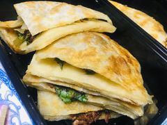 饼夹肉-老红桥炸灌肠牛肚锅烧烤(定福庄店)