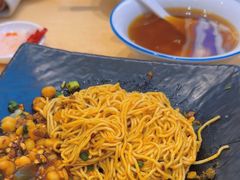 -李与白包子铺(桐梓林店)