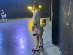 -嘿哟动霸CHUA·新潮玩运动娱乐中心·蹦床滑冰团建乐园