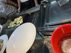 需要拿着盘子像要饭一样的烧烤摊-达利世纪酒店-莉庭自助西餐厅