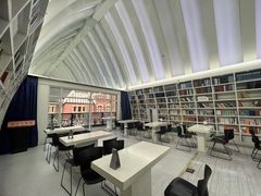 -钟书阁(松江泰晤士小镇店)