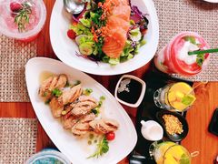 -Chom Cafe and Restaurant