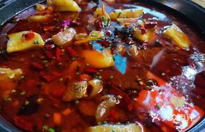 Braised Pig's Trotters with Radish