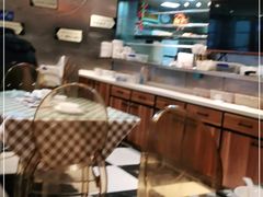 -新大咀港式茶餐厅(宝山万达店)