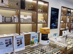 -三目眼镜·蔡司视觉合作店(青浦宝龙店)