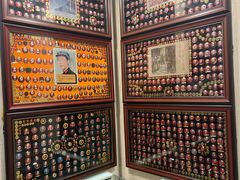 -毛泽东像章珍藏馆