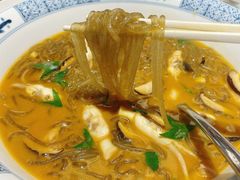 酸菜蛏子烧豆面-洪福龙虾