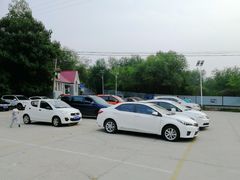 -蟒山国家森林公园-停车场