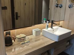 -西安大雁塔科技大学地铁站亚朵酒店