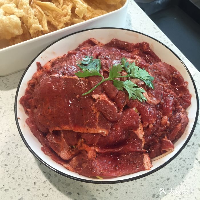 钢管厂五区小郡肝串串香形象店巴掌牛排图片 - 第1张