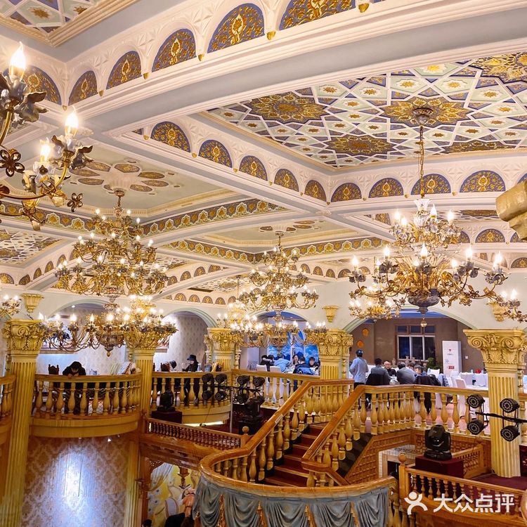 吃丝绸美食置办龙年年货就来伊带伊路喽