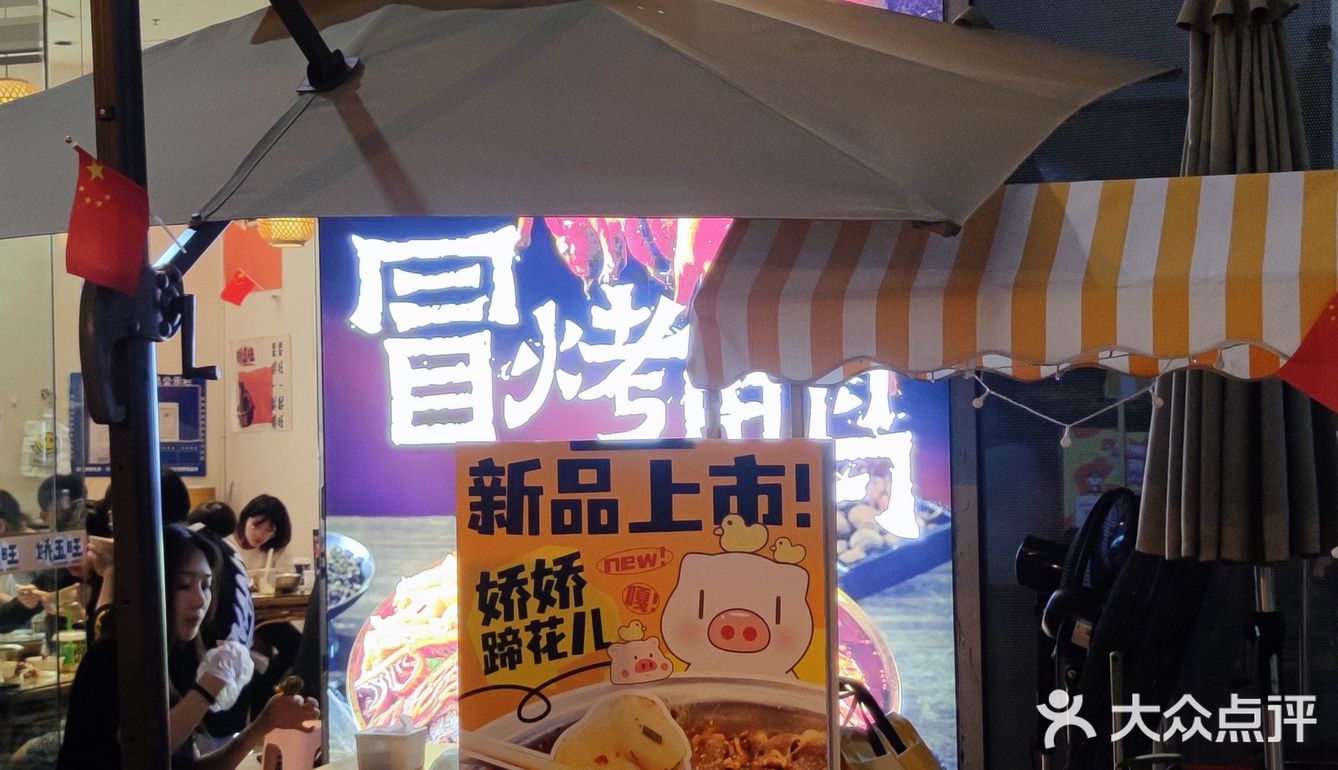 关键是他们家量大！两个女孩子都吃不完！米饭很香！