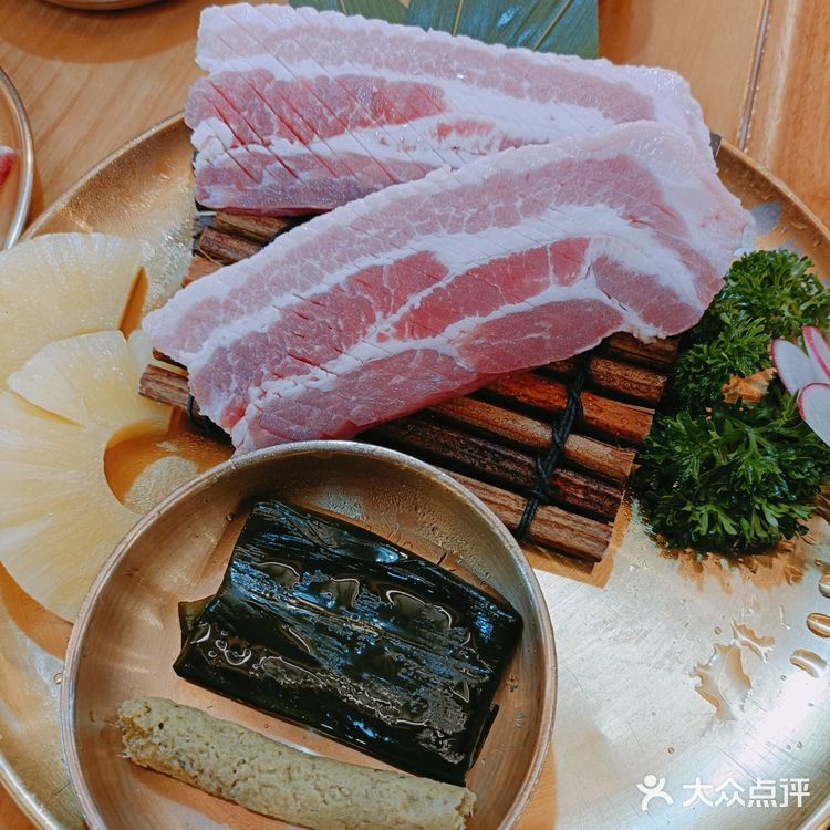 来这里吃烤肉的最终结果是肚饱眼还馋❗